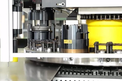 伺服数控转塔冲床与液压转塔冲床的全面对比:如何选择更适合的设备?